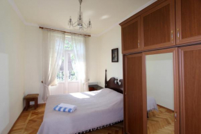 Large apartment by the Opera- luxury living room, 2 bedrooms, equipped kitchen and balcony